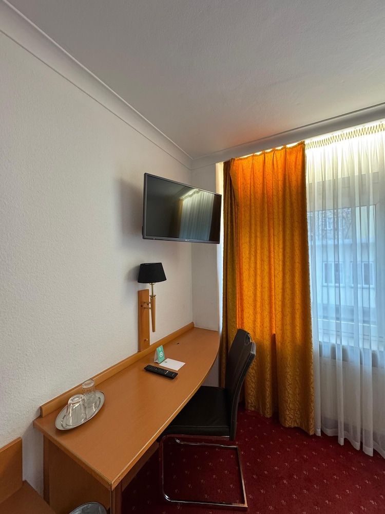 Centro Hotel Mondial Munchen Trademark Collection by Wyndham Comfort Room, 1 Double Bed 6