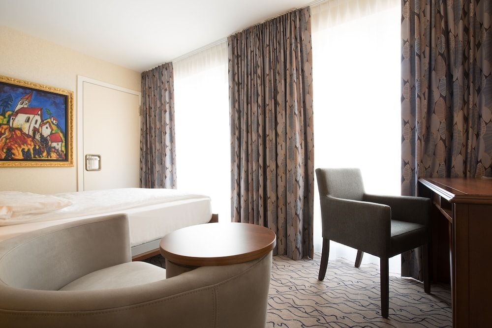 AdvaStay by KING's Comfort Double Room