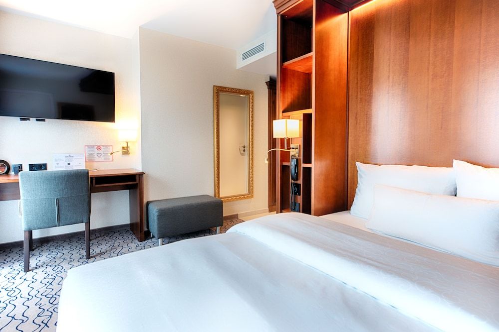 AdvaStay by KING's Comfort Double Room 2