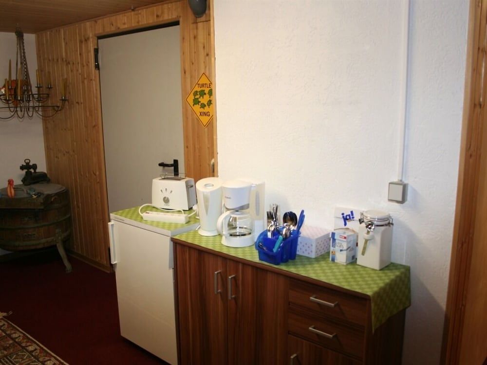Messezimmer4u Double Room, Private Bathroom (Doppel getrennte Betten) 11