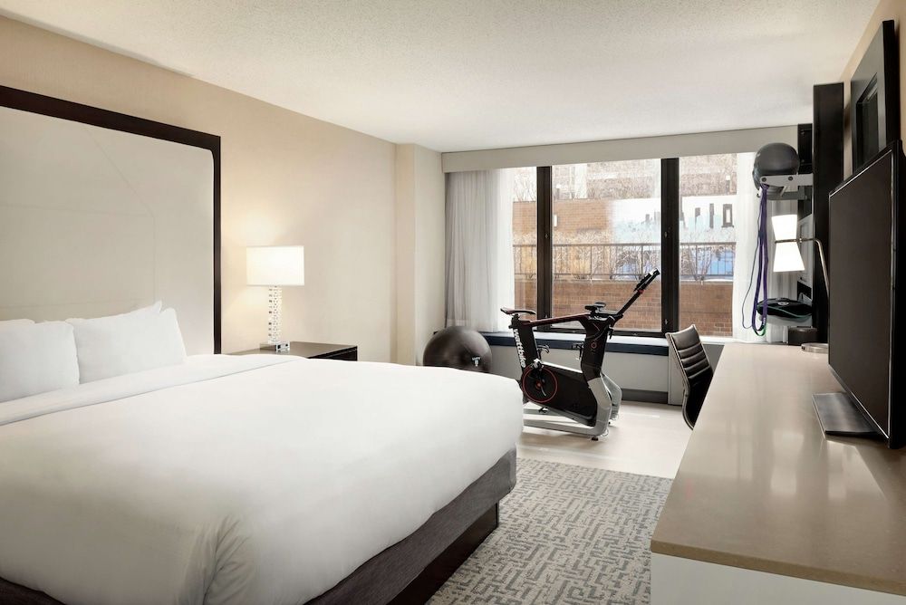 undefined DoubleTree by Hilton Chicago - Magnificent Mile 5
