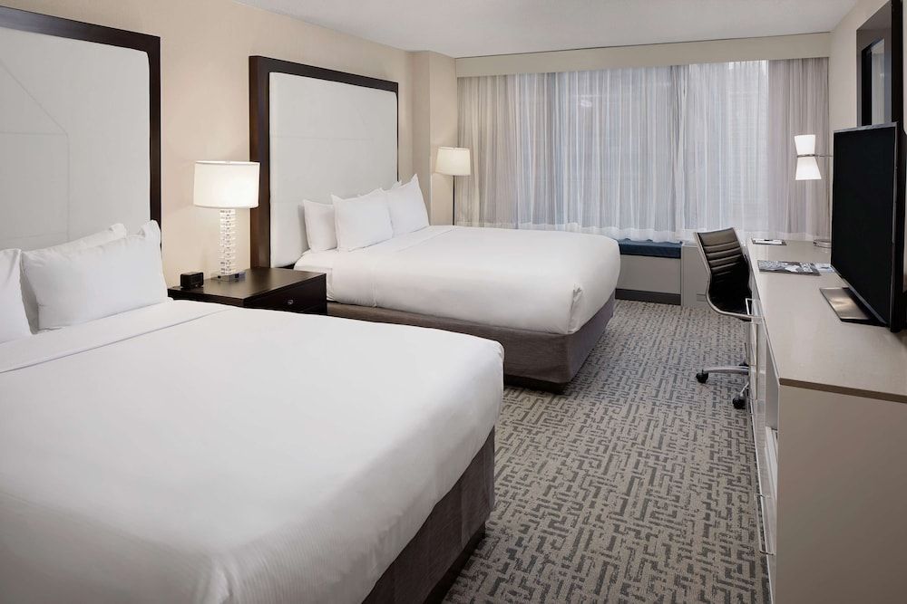 DoubleTree by Hilton Chicago - Magnificent Mile Room, 2 Queen Beds
