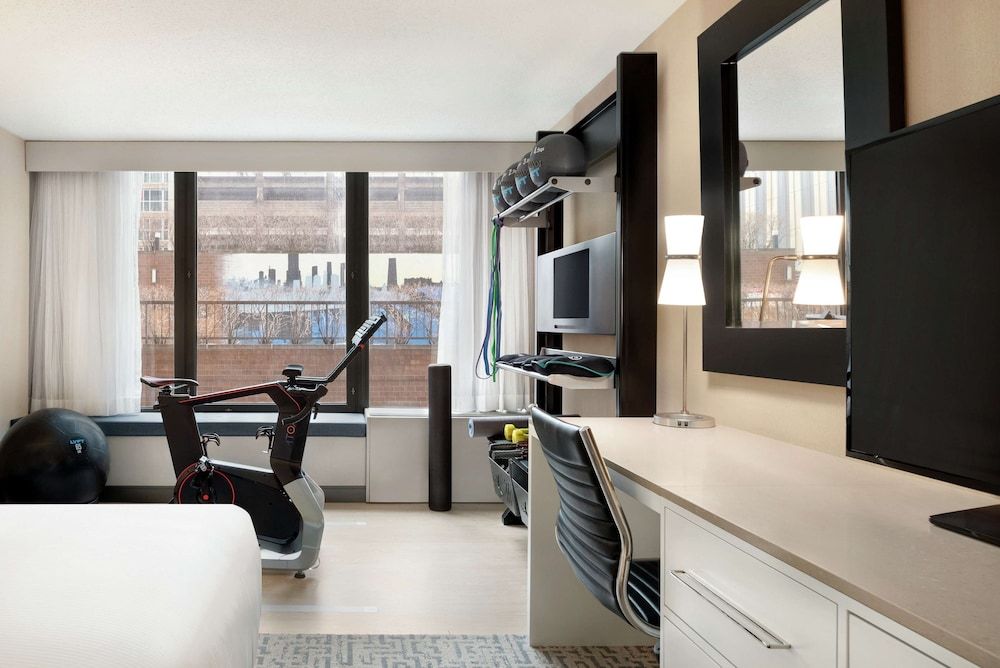 undefined DoubleTree by Hilton Chicago - Magnificent Mile 9