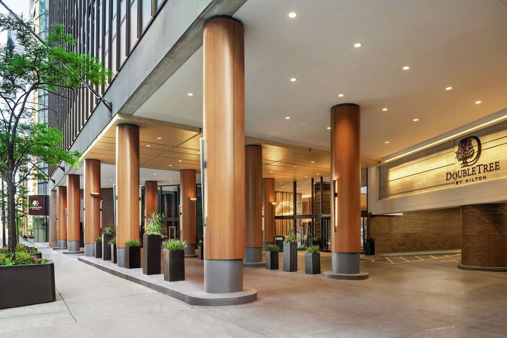 undefined DoubleTree by Hilton Chicago - Magnificent Mile 2