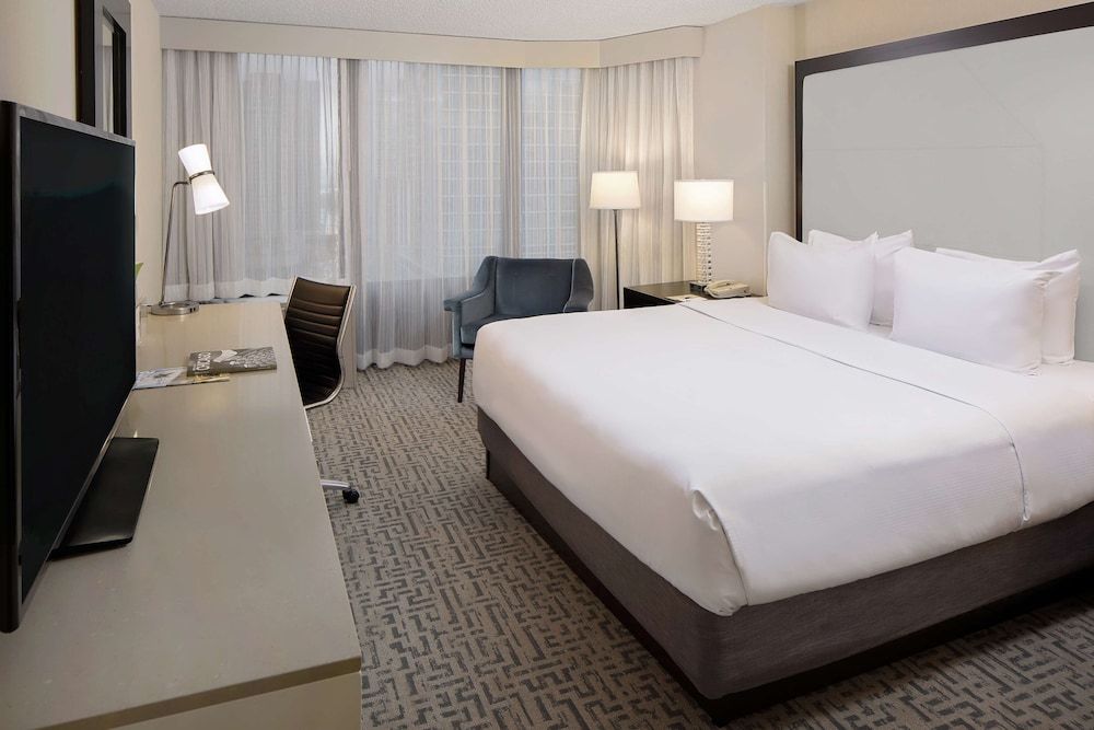 undefined DoubleTree by Hilton Chicago - Magnificent Mile 10