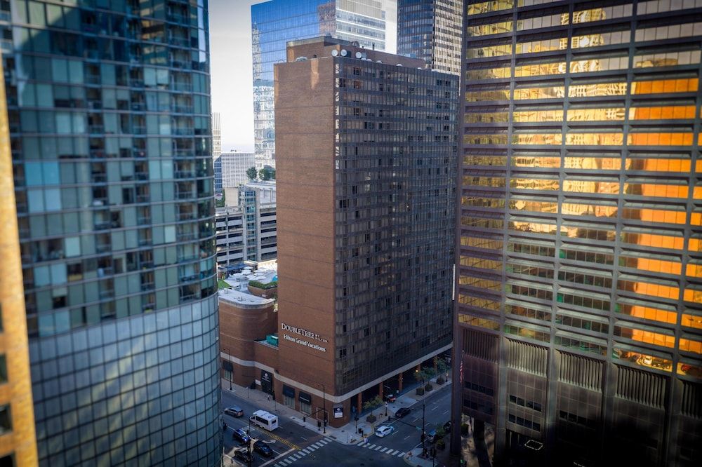 undefined DoubleTree by Hilton Chicago - Magnificent Mile 4