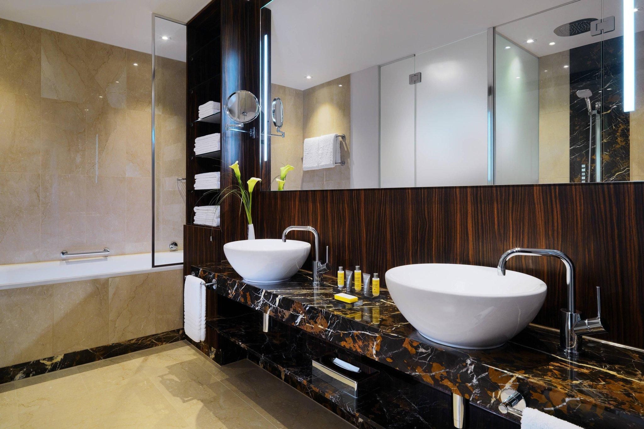 presidential suite, executive lounge access, 1 bedroom presidential suite, 1 king, river view