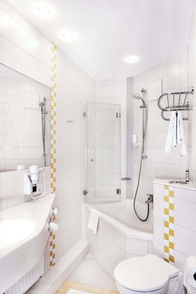 Landhaus Danielshof Deluxe Double Room, 1 King Bed, Park View 4