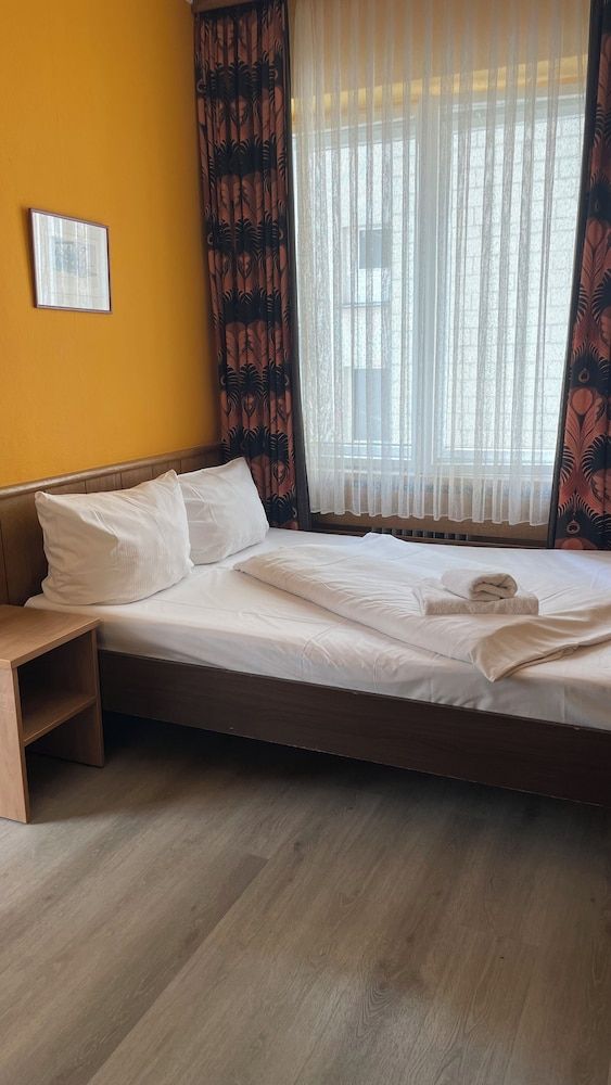 Hotel Spreewitz am Kurfürstendamm Double or Twin Room 4