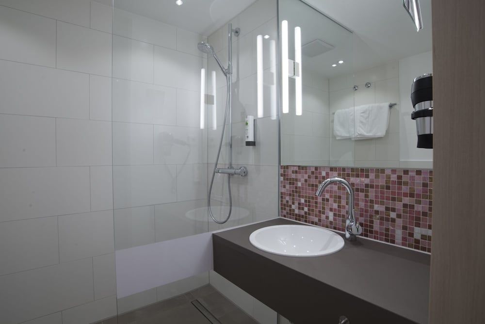 fab Hotel Business Double or Twin Room, 2 Twin Beds 4