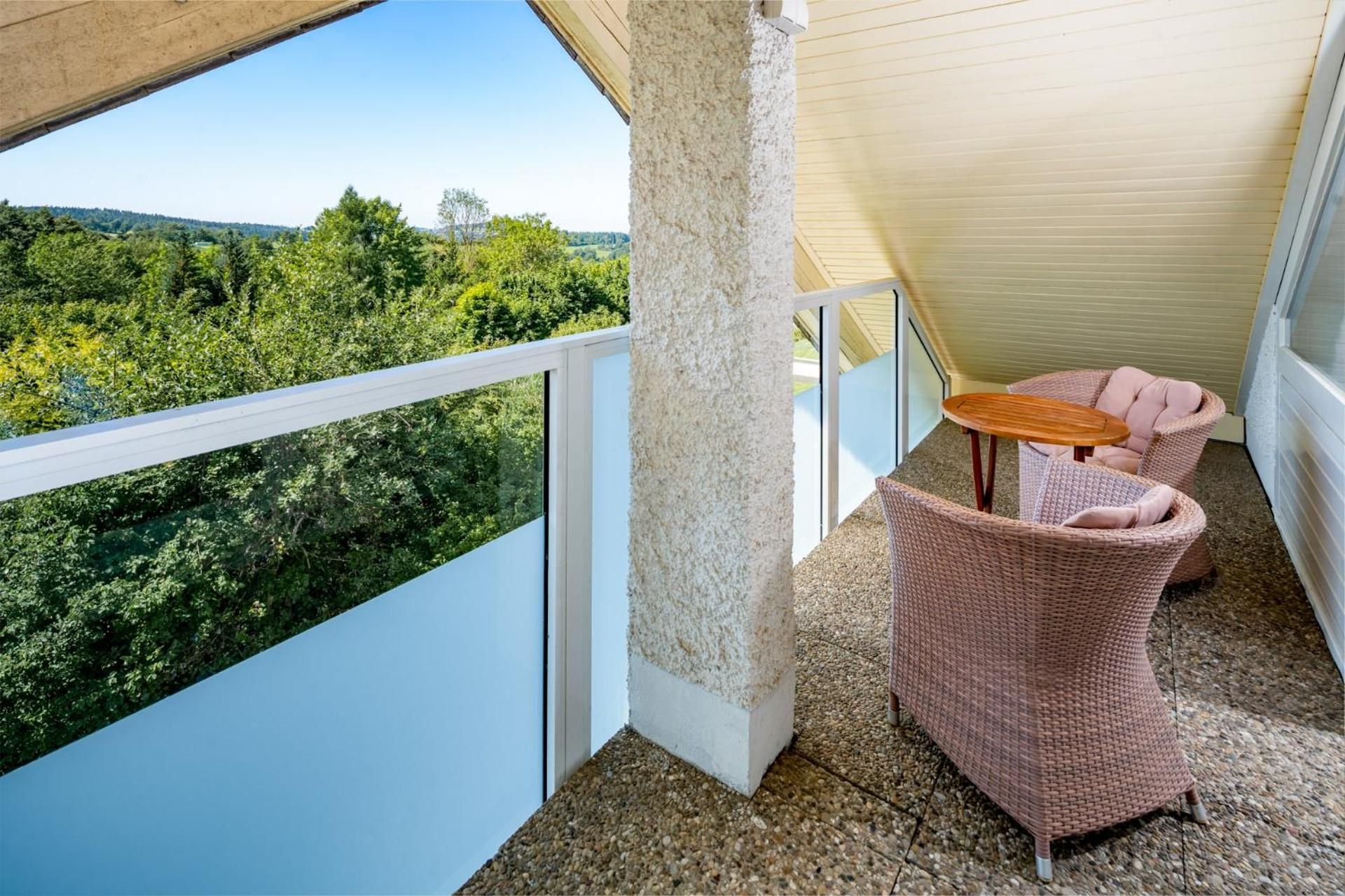 One-Bedroom Junior King Suite with Balcony and Fireplace
