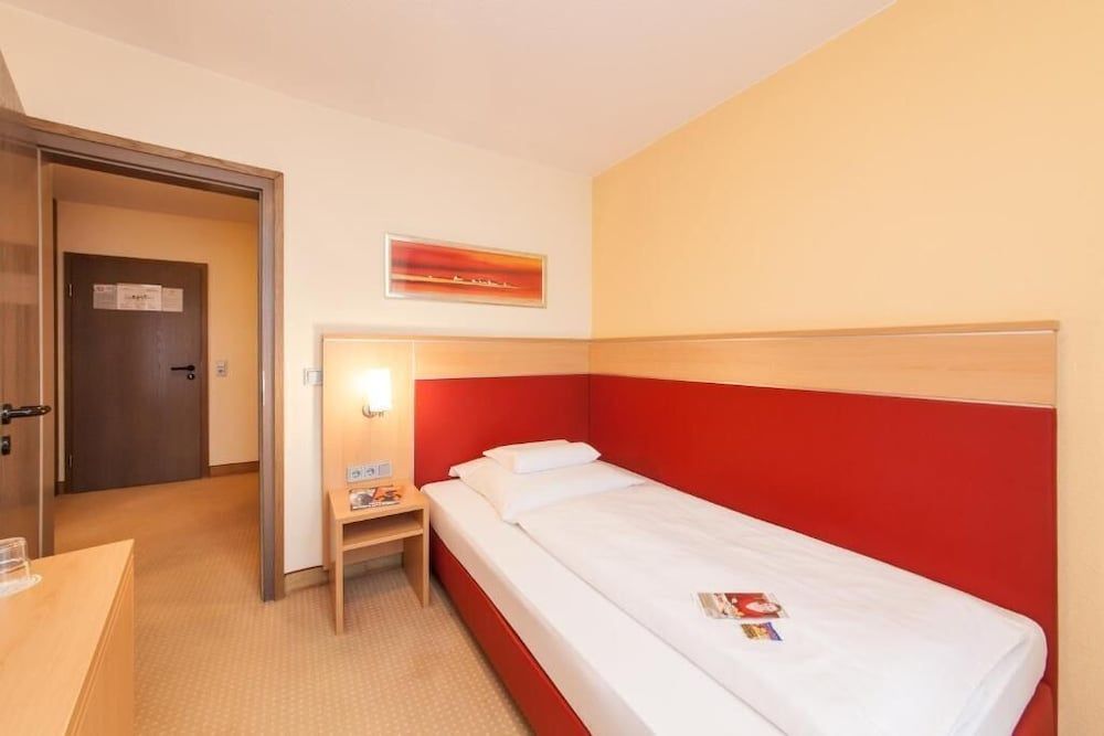 Hotel Offenbacher Hof Standard Room, 3 Twin Beds 2