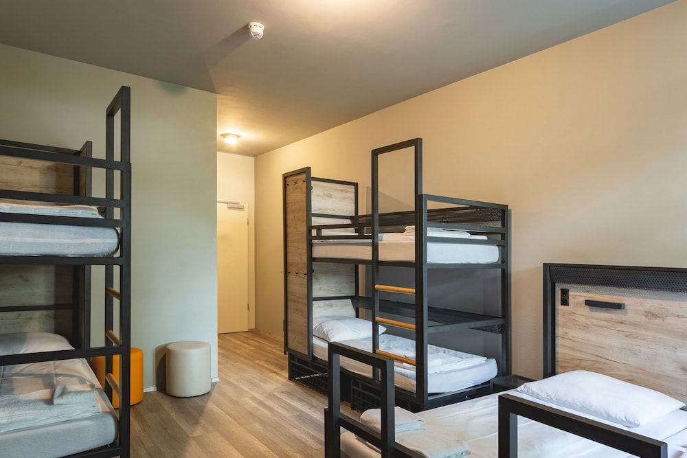 Family Room (2 Adults + 2 Children)