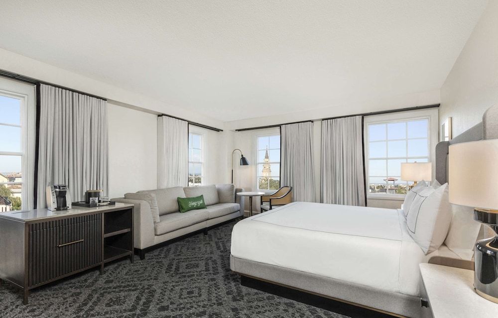 Room, 1 King Bed, Corner