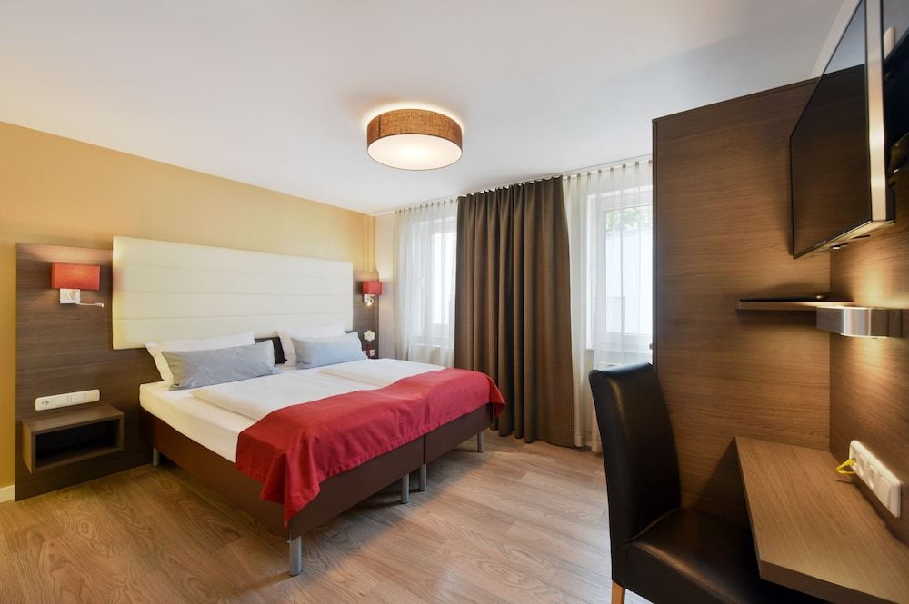 Two-Room Apartment Plus (One Living Room and One Bedroom)