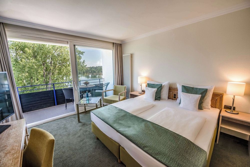 Standard Room, 2 Twin Beds, Balcony, Lake View