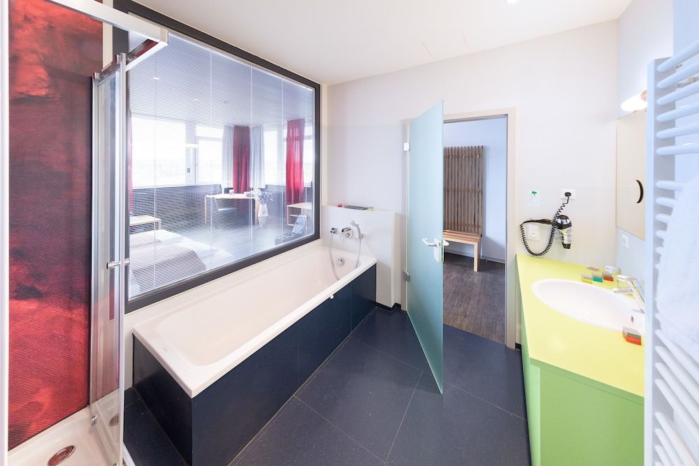 Deep Soaking Bathtub