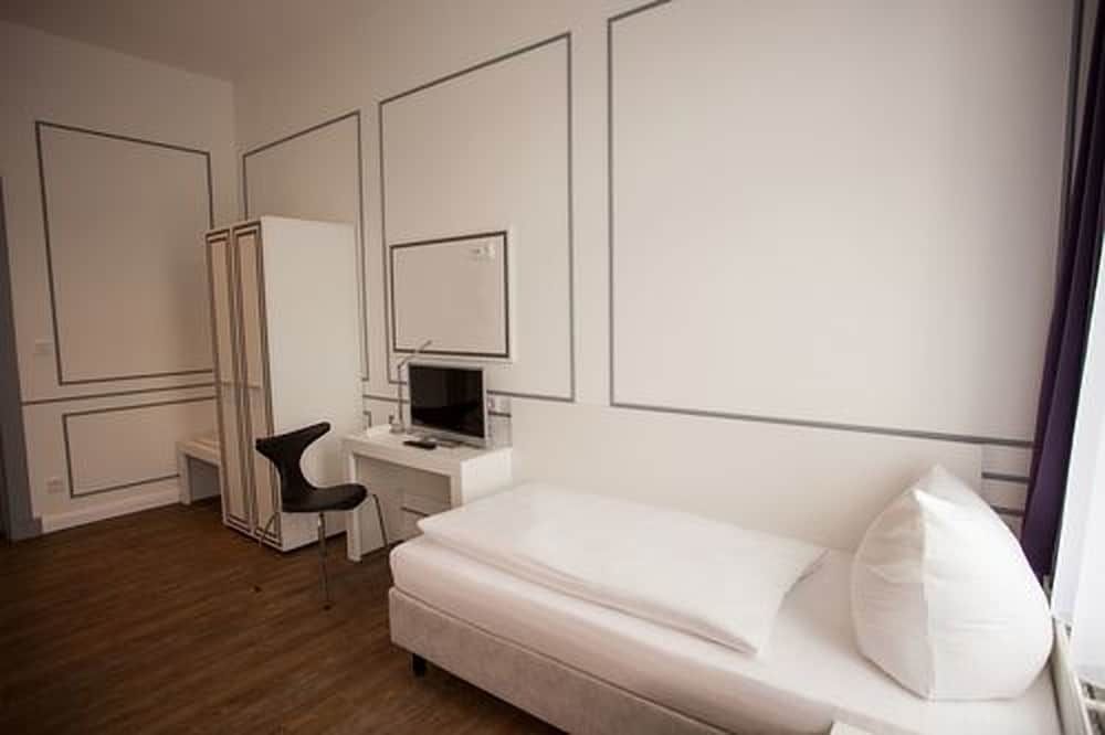 Boutique 056 Hamburg Central Economy Room 4