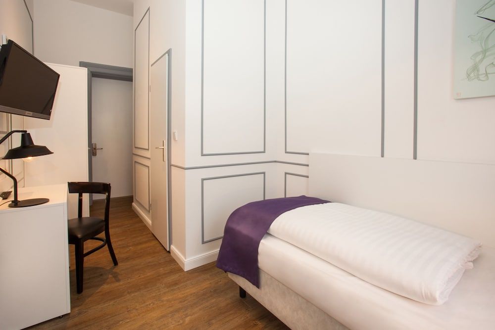 Boutique 056 Hamburg Central Economy Room 3