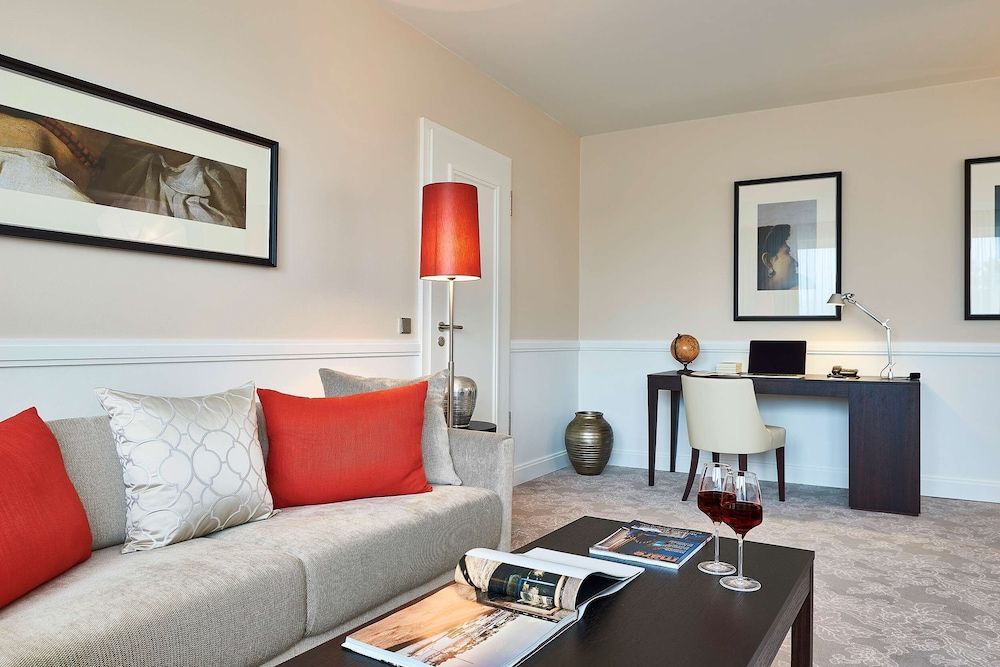 Dorint Hotel Frankfurt/Oberursel Deluxe Suite 7