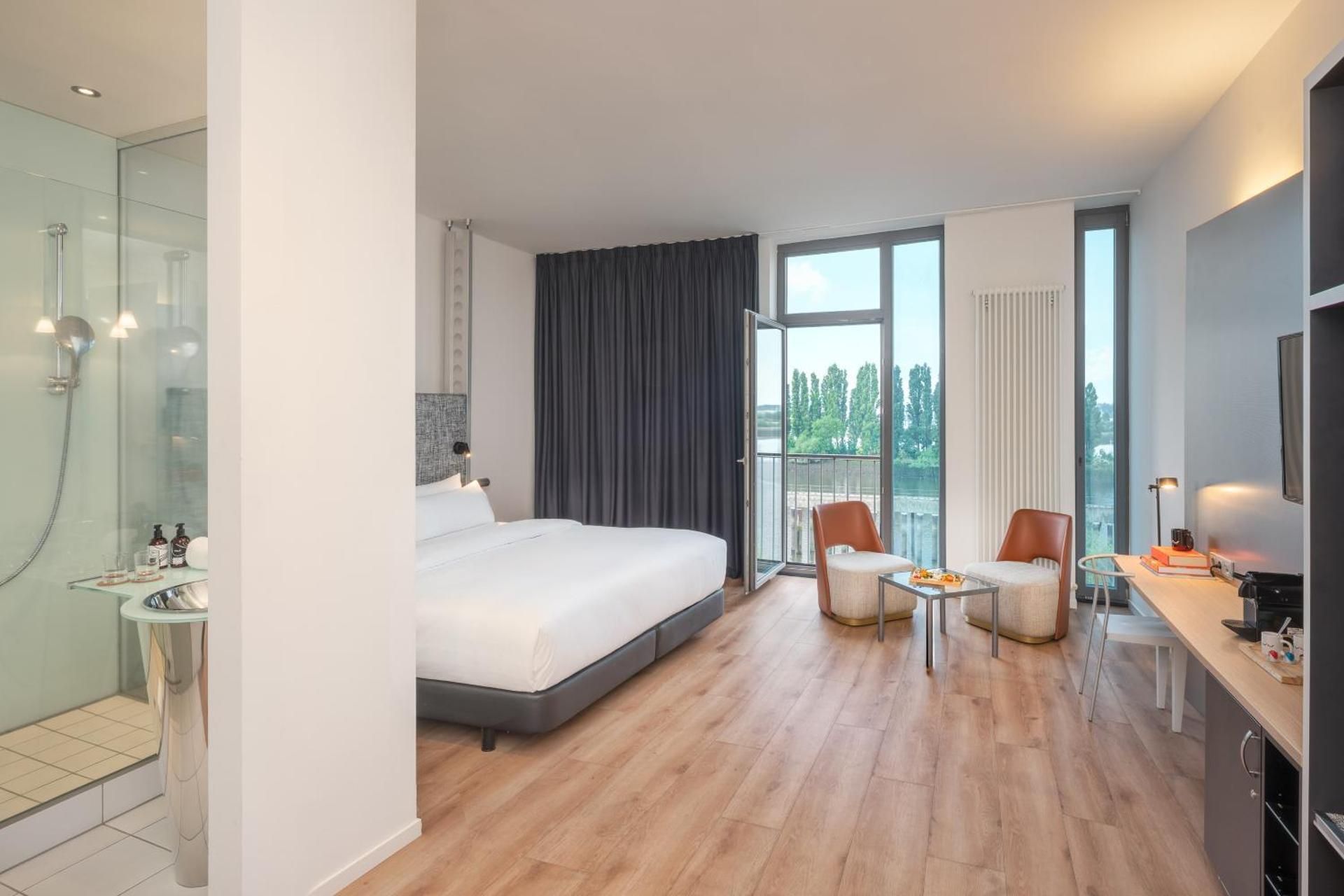 The Innside Premium Room (2 Adults + 2 Children)