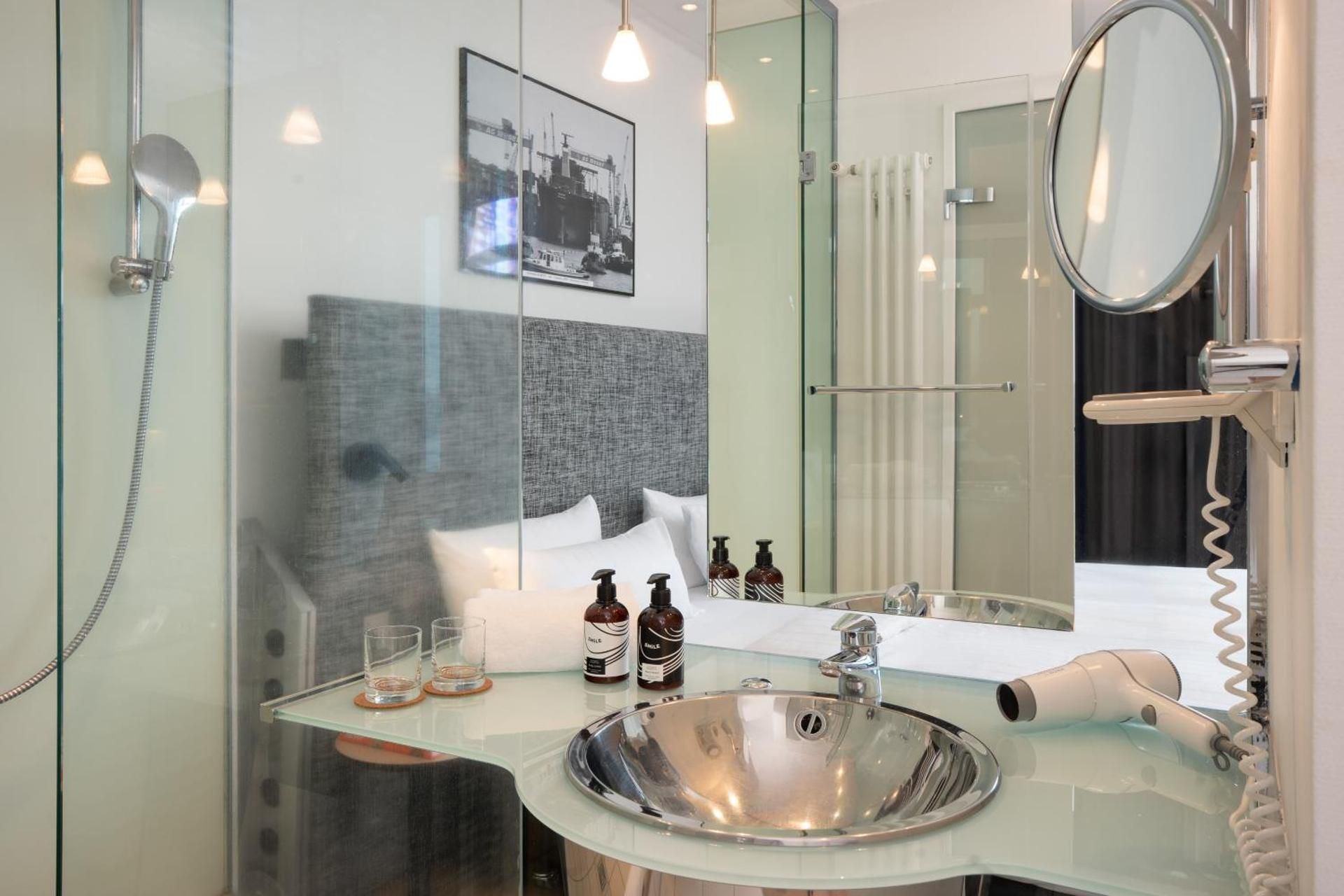 The Innside Premium Room (2 Adults + 2 Children)