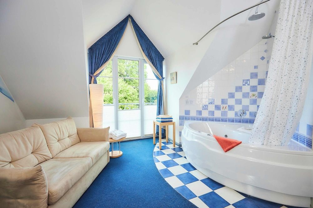 Flair Hotel Zum Schwarzen Reiter Studio Suite, 1 King Bed 2