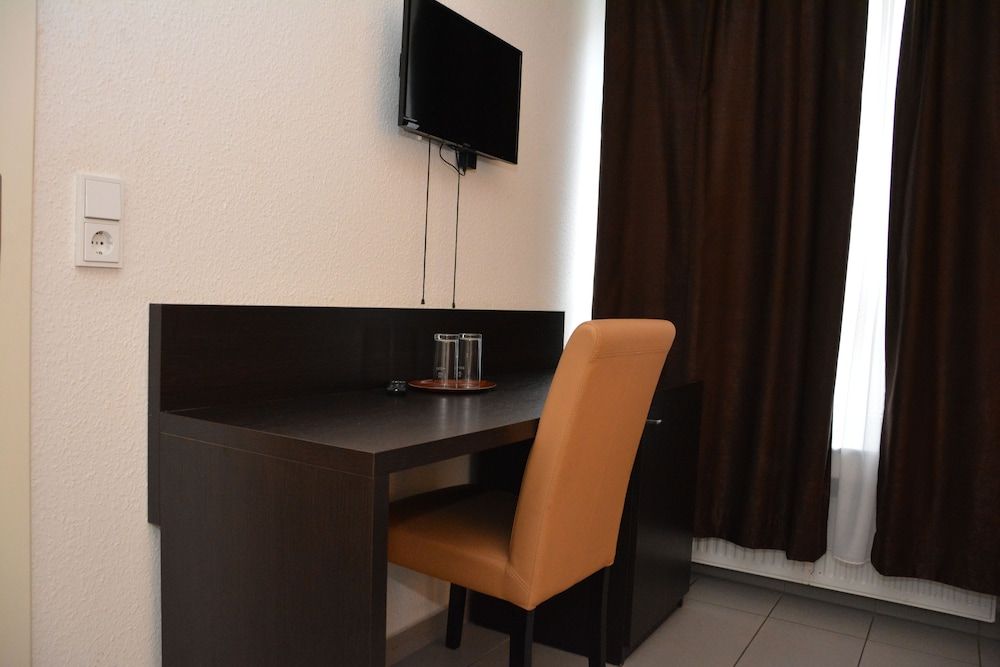 Mosel Hotel Frankfurt Standard Double or Twin Room 8