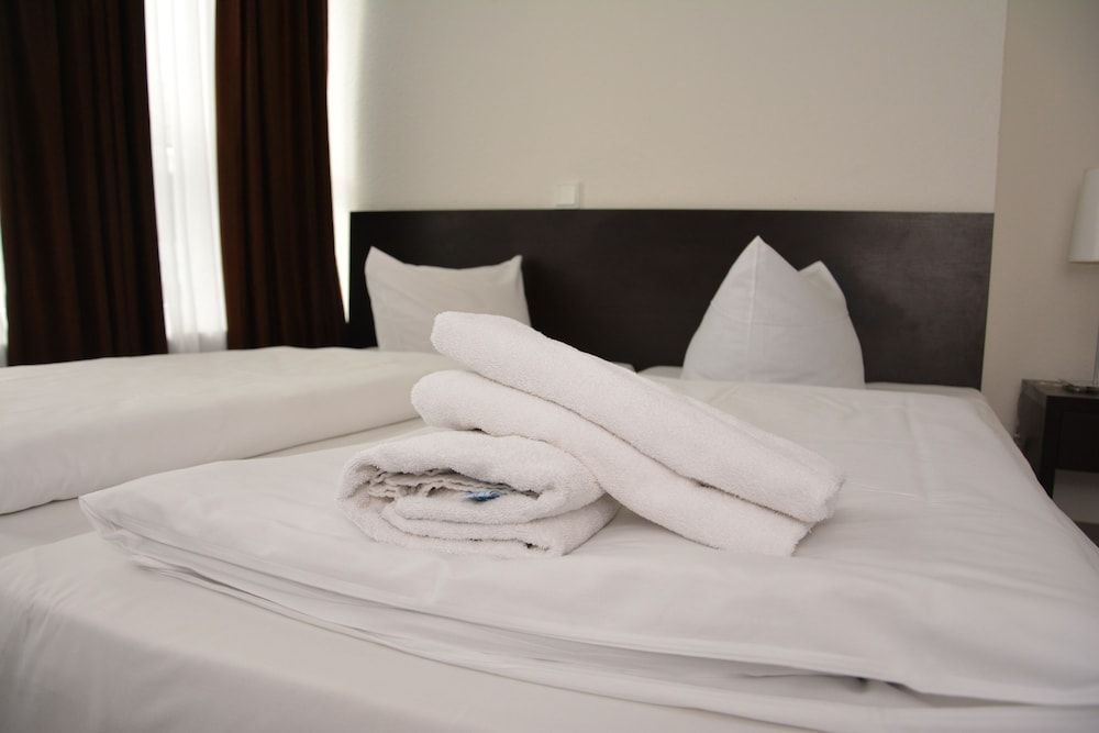 Mosel Hotel Frankfurt Standard Double or Twin Room 3