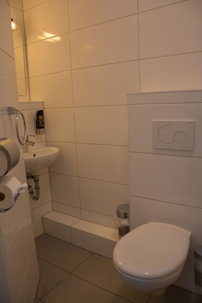 undefined Mosel Hotel Frankfurt 8