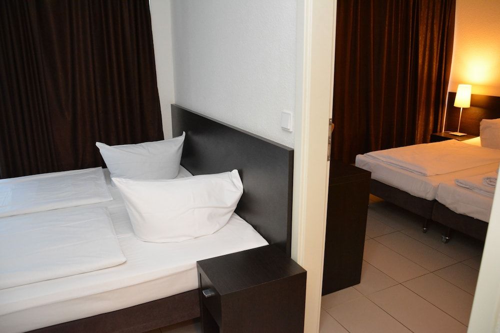 Mosel Hotel Frankfurt Standard Quadruple Room