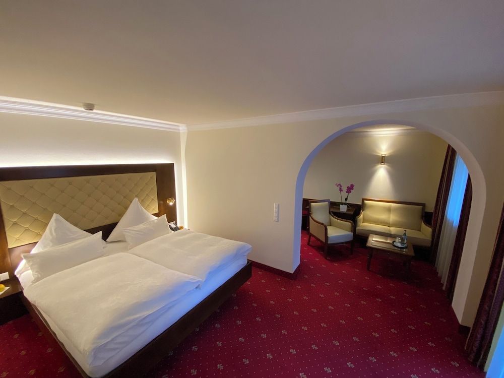 Zur Weinsteige Junior Suite (Main Building)