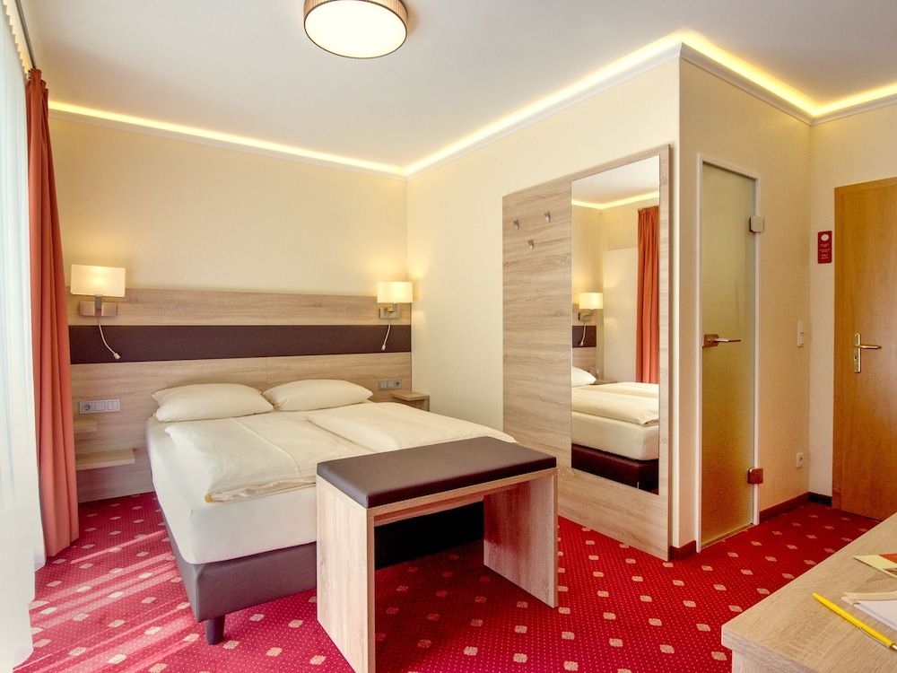 Hotel Kriemhild am Hirschgarten Comfort Double Room 6