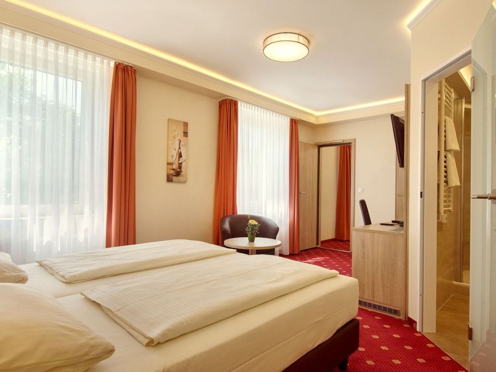 Hotel Kriemhild am Hirschgarten Comfort Double Room 5