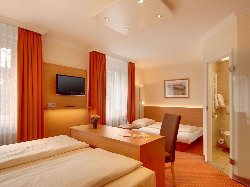 Hotel Kriemhild am Hirschgarten Comfort Double Room 3