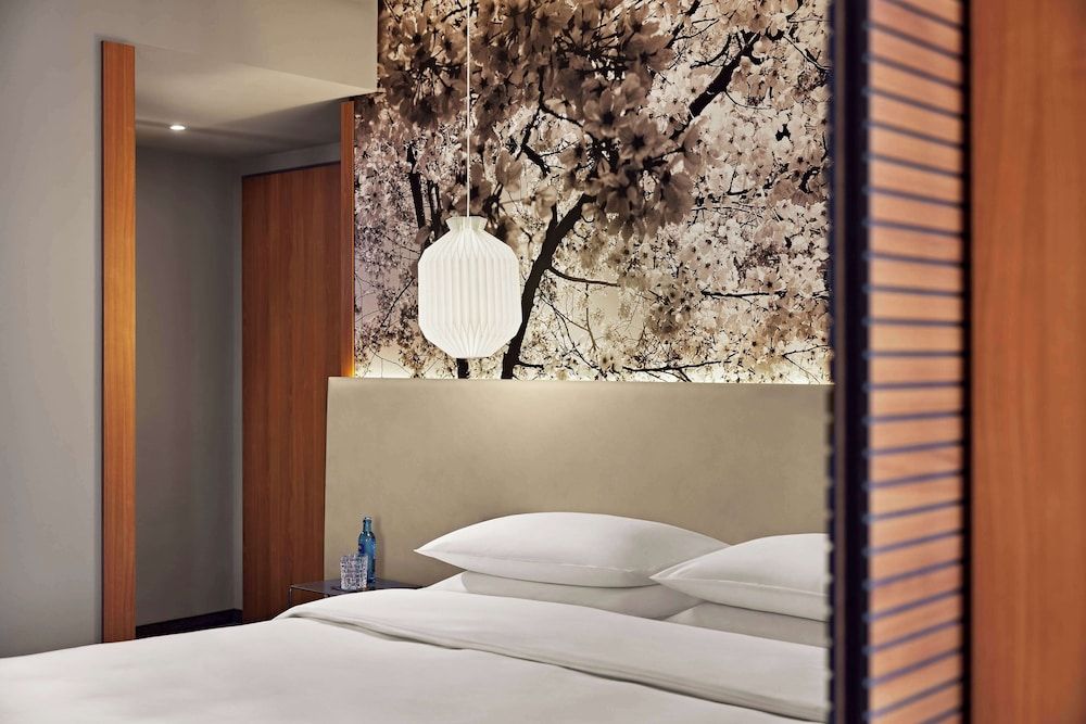 Deluxe Room, 1 Queen Bed, City View