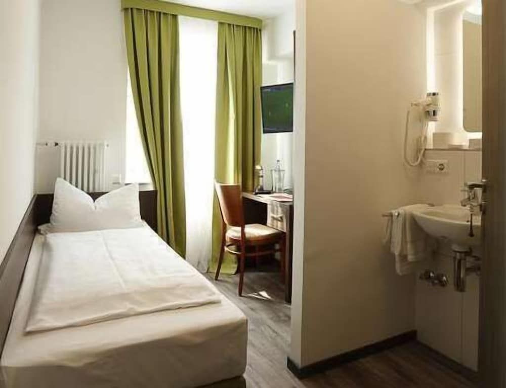 Arthotel ANA Eden Karlsruhe Economy Single Room 8