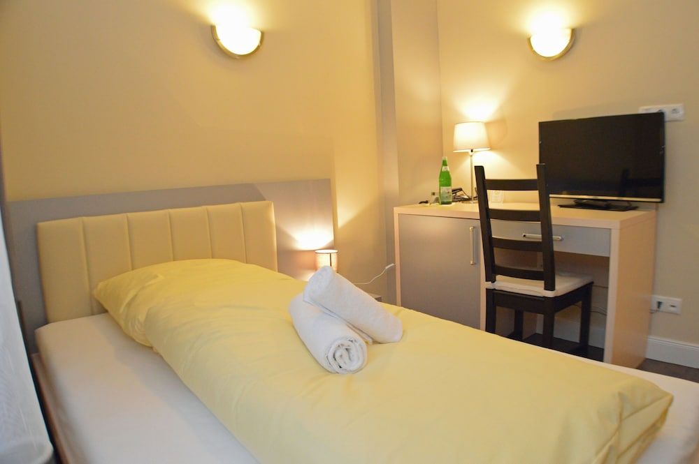 undefined Hotel Jeta 10