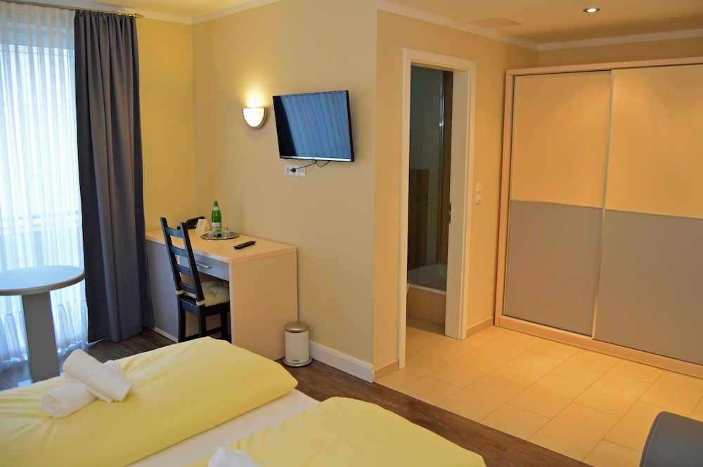 Hotel Jeta Comfort Double Room 24
