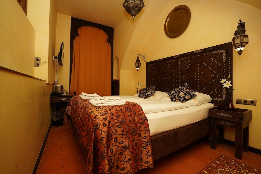 Hotel Villa Oriental & Restaurant Superior Double Room 9