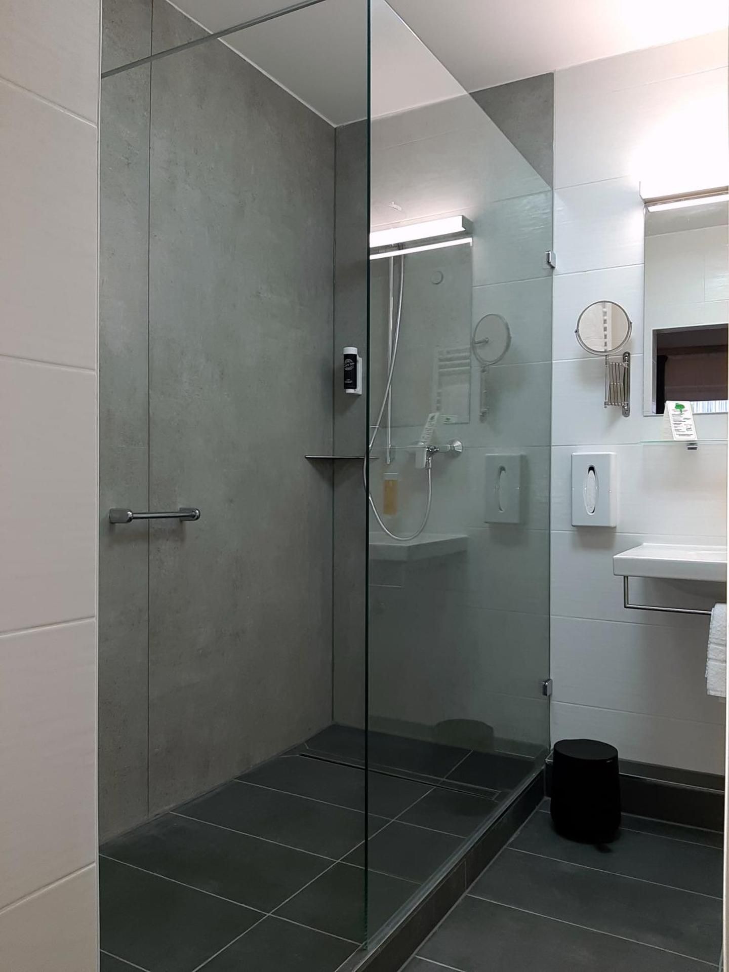 Lieth Hotel Grünreich Triple Room with Shower 2