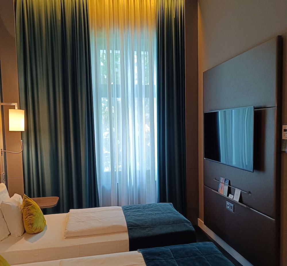 Mercure Hotel Berlin Wittenbergplatz Superior Room, 2 Twin Beds 7