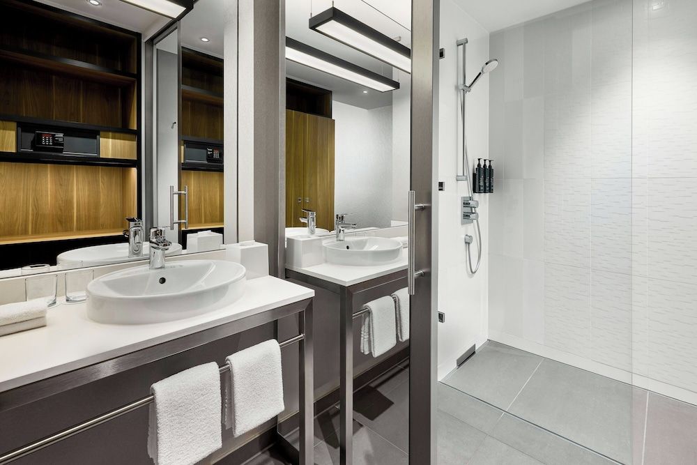 Aloft Munich Urban, Room, 1 King Bed, City View 3