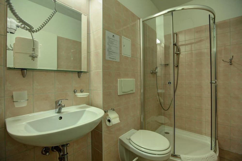 Hotel Pension Bernstein Double Room 6