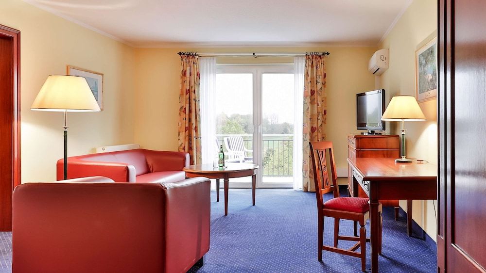 Deluxe Suite with double bed or twin bed