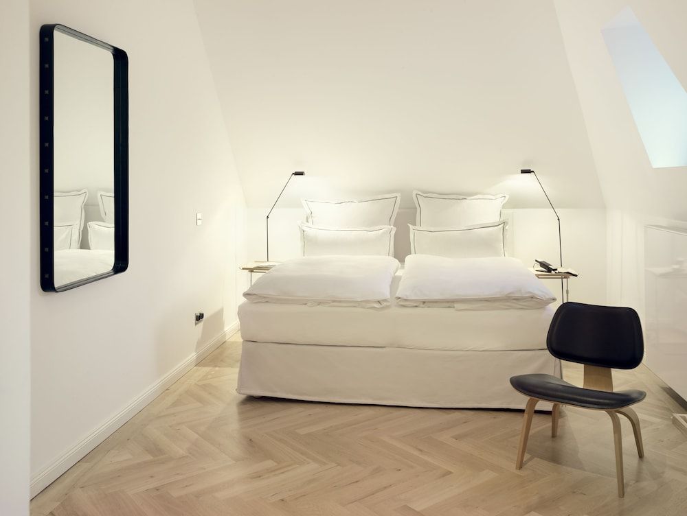 THE QVEST hideaway Medium