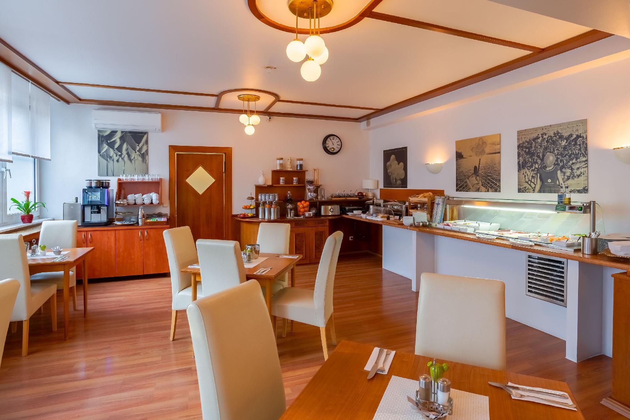 undefined Hotel Astor 6