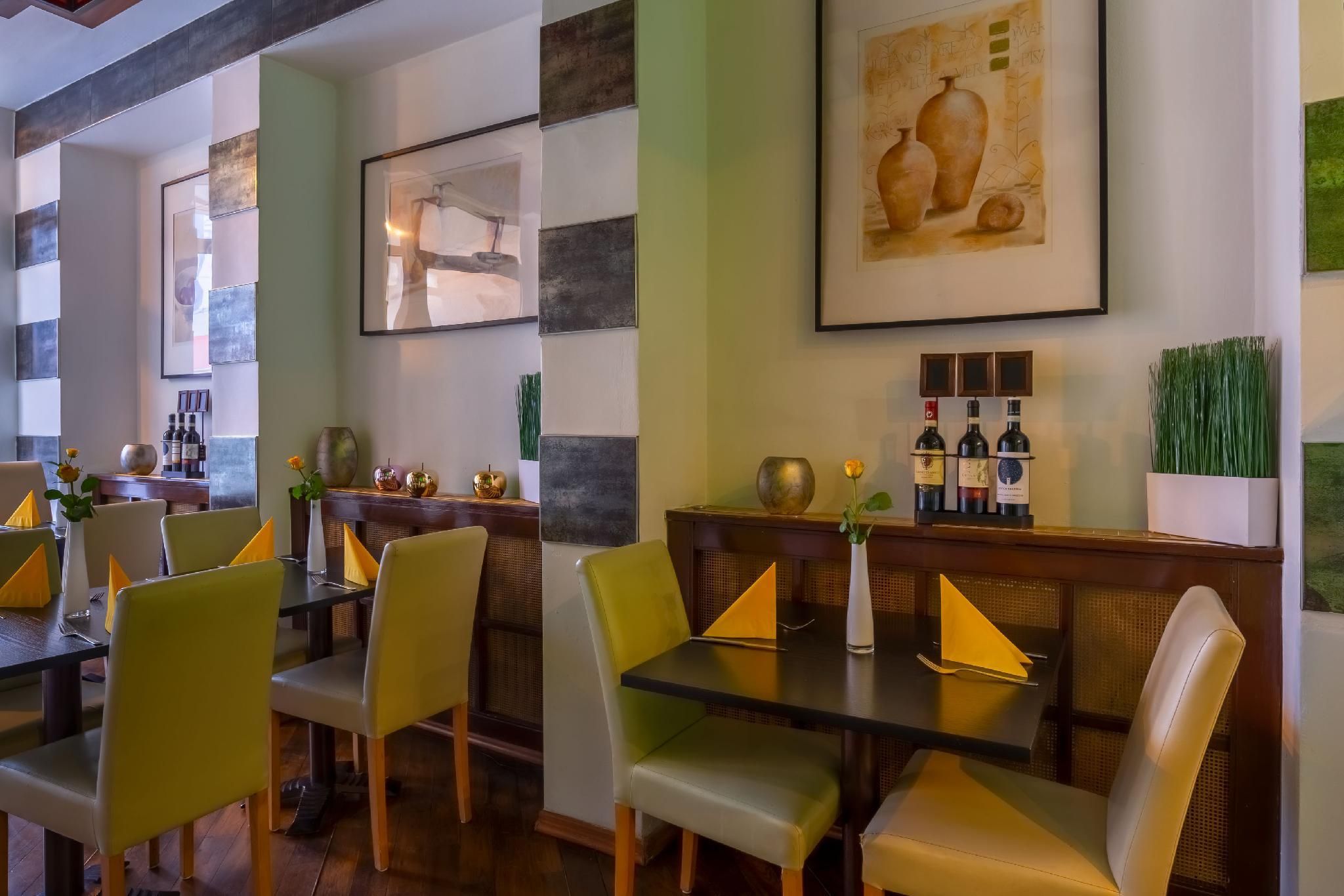 undefined Hotel Astor 8