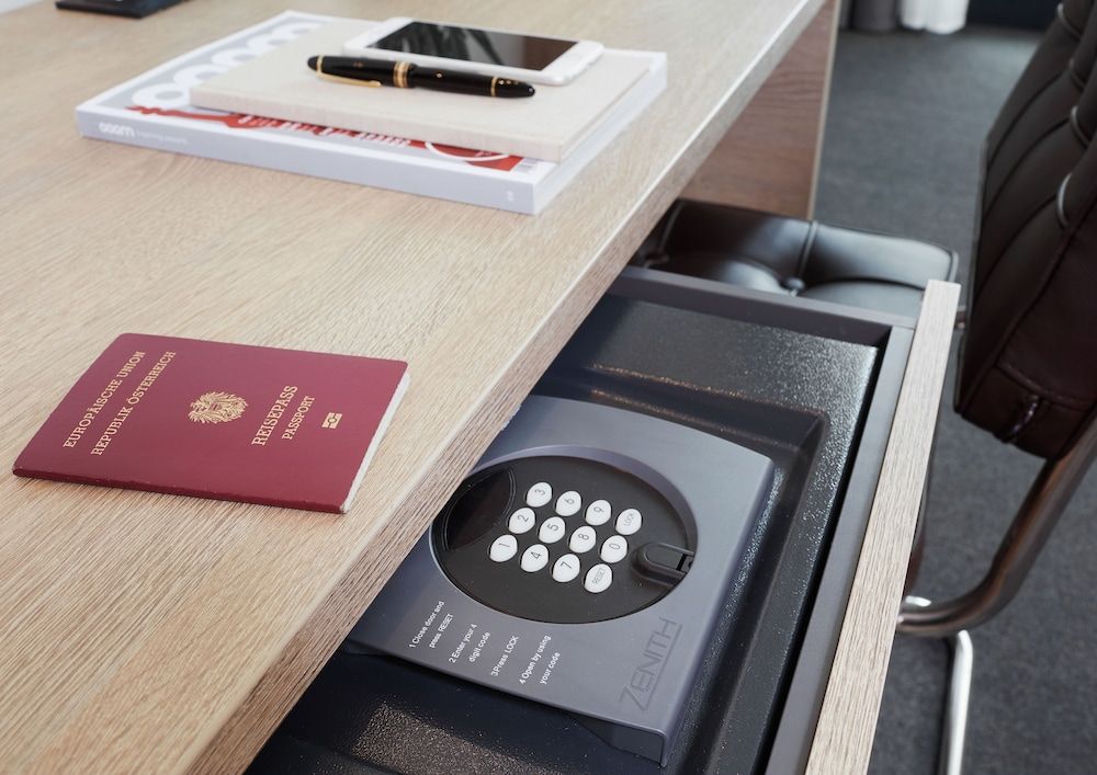 Living Hotel Frankfurt Business French, Small Bed 3