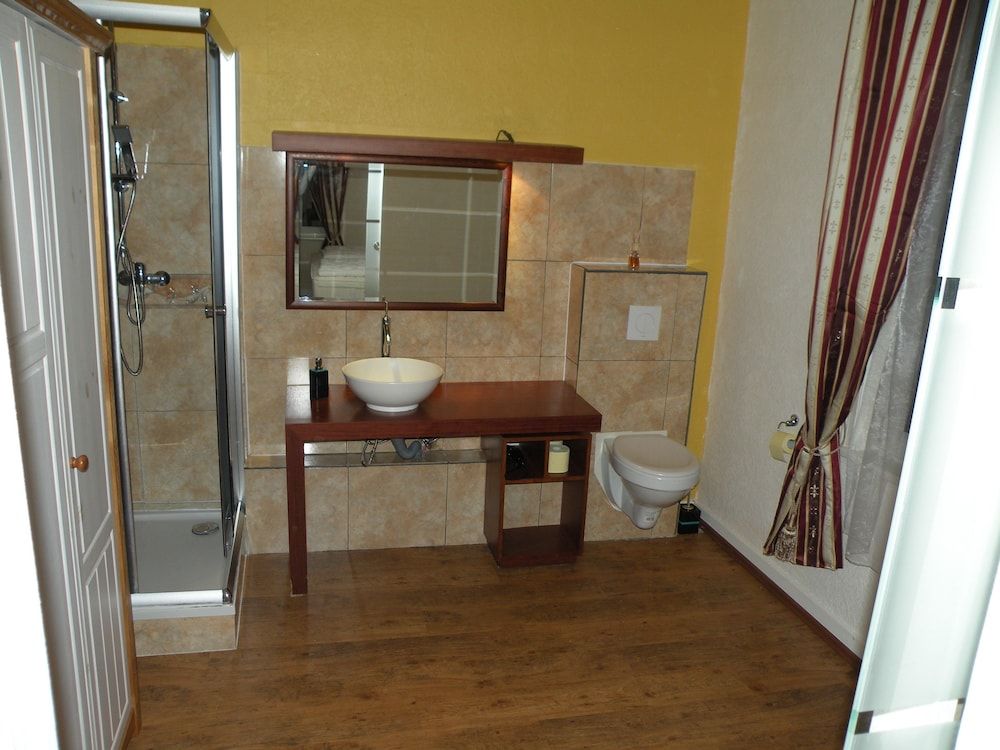 Hostel Goslar Deluxe Double Room, 1 Double Bed, Private Bathroom, Garden View 2